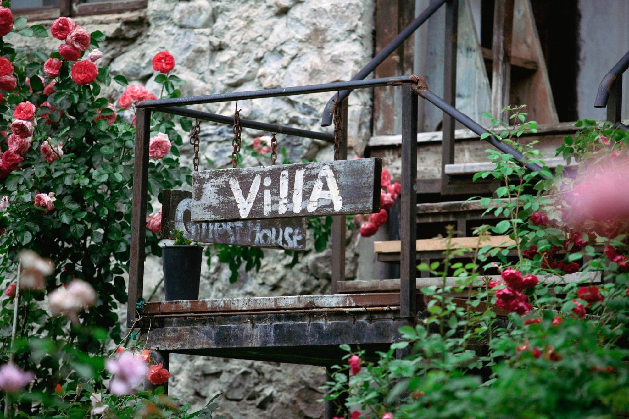 Villa Mestia Hotel ภายนอก รูปภาพ