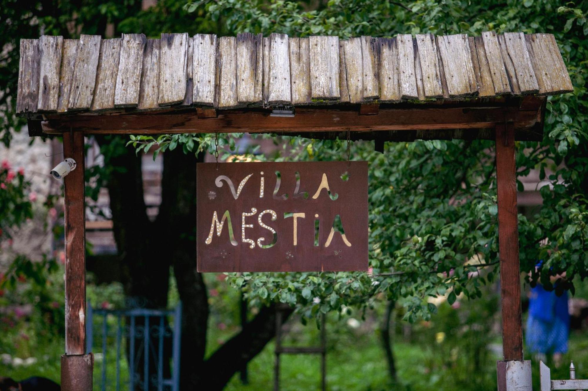 Villa Mestia Hotel ภายนอก รูปภาพ